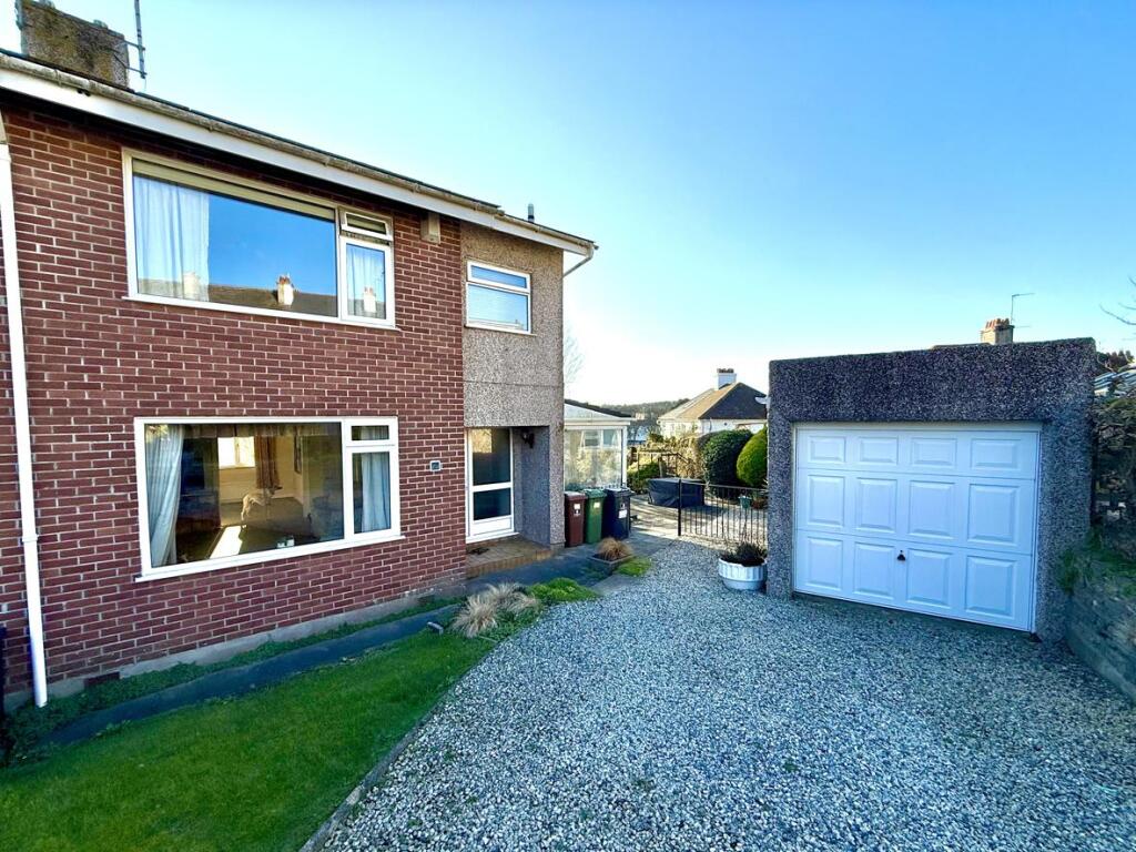 Pilgrim Close 7 - Front.jpg