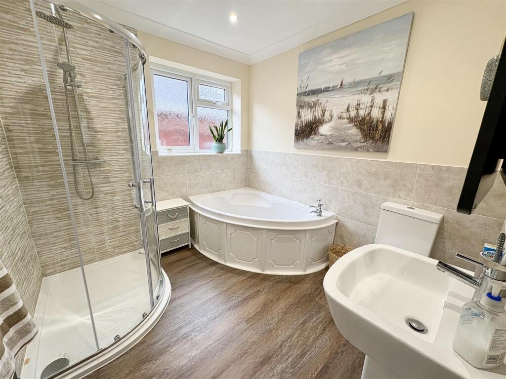 7. bathroom.jpg