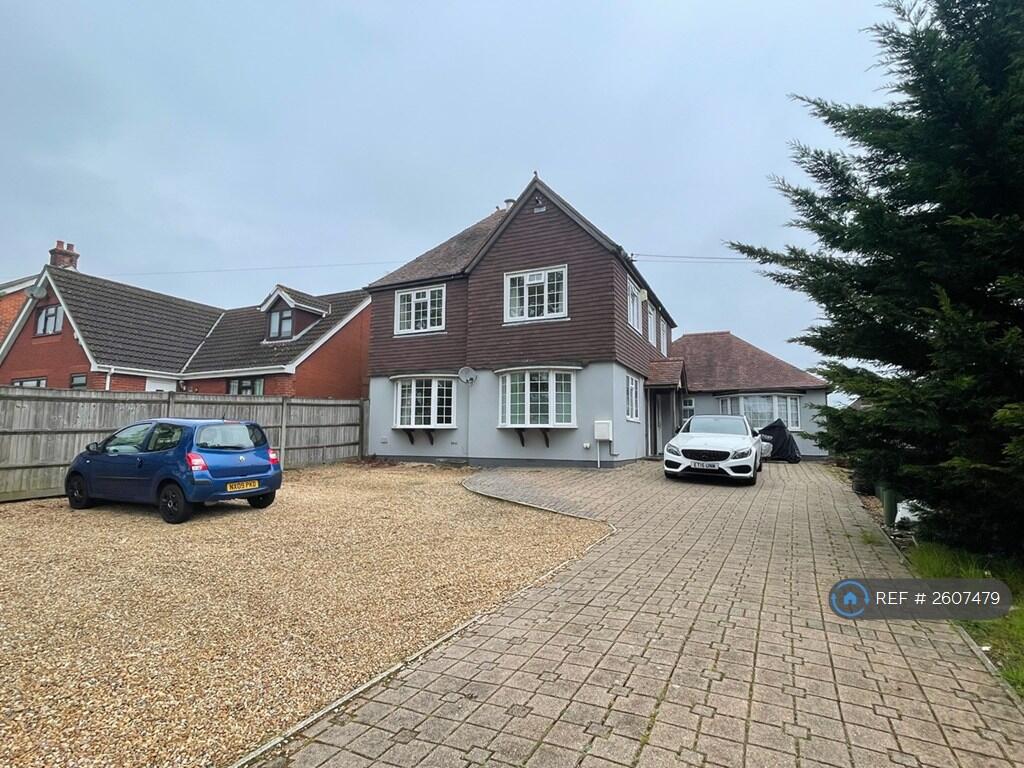 Detached External Ample Parking