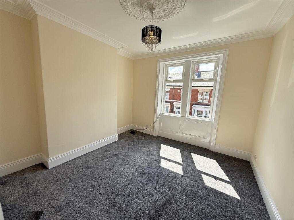 Bedroom 1.jpg