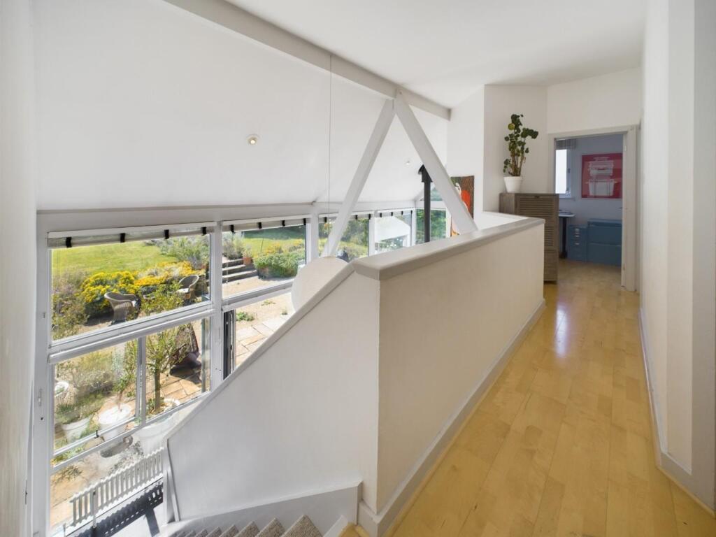 STRIKING GALLERY.jpg