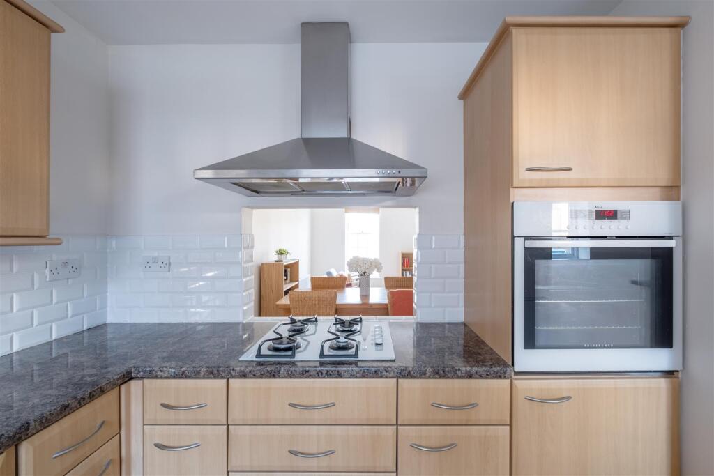 18 Dobson Cres HE-18.jpg