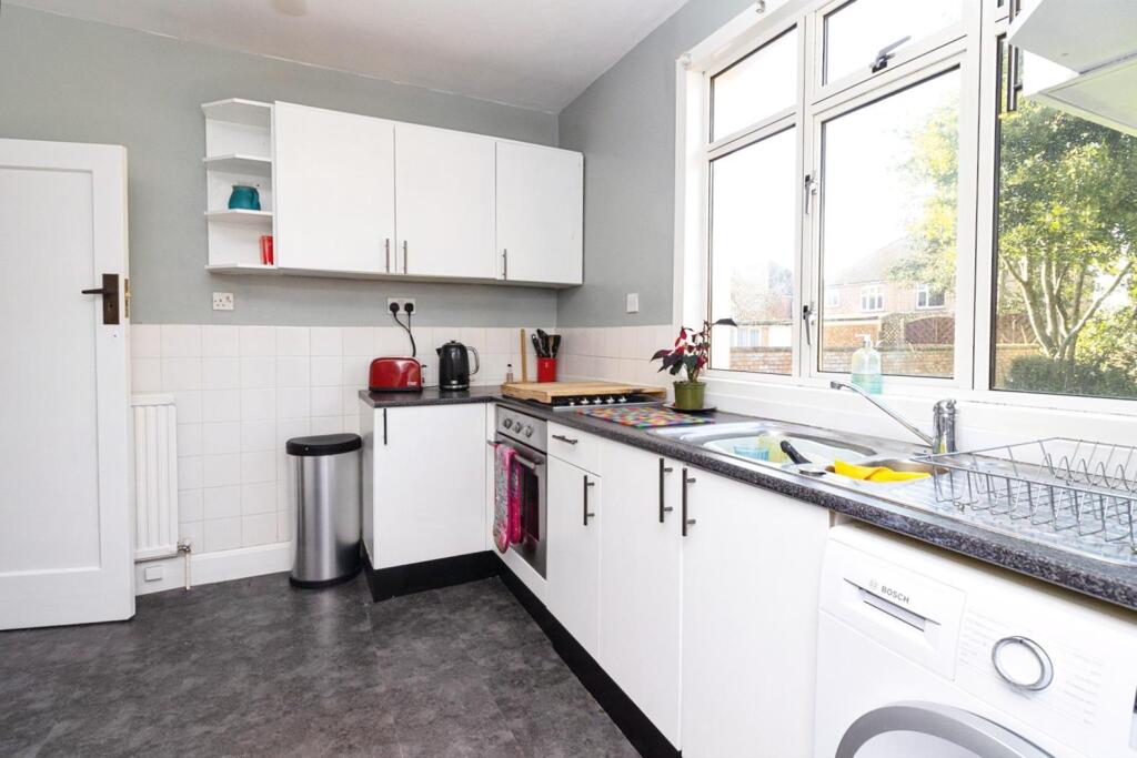 3 Kitchen.jpg