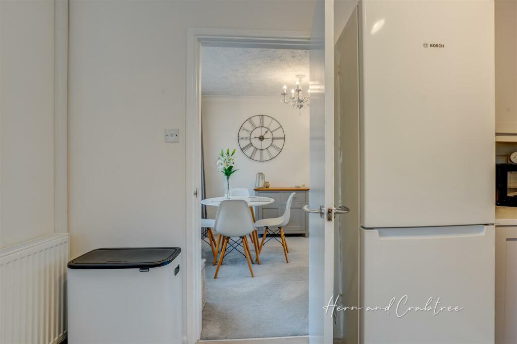 Launcelot Crescent, Thornhill, HernCrabtree (16).j