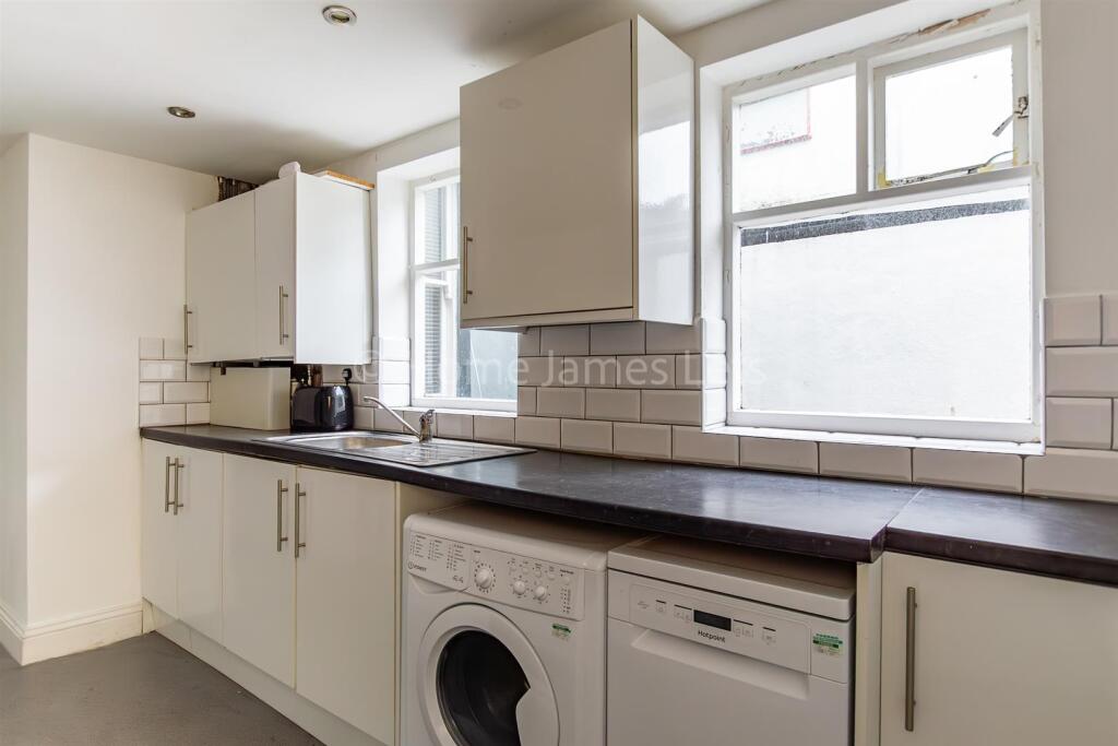 17897842-Kitchen3.jpg