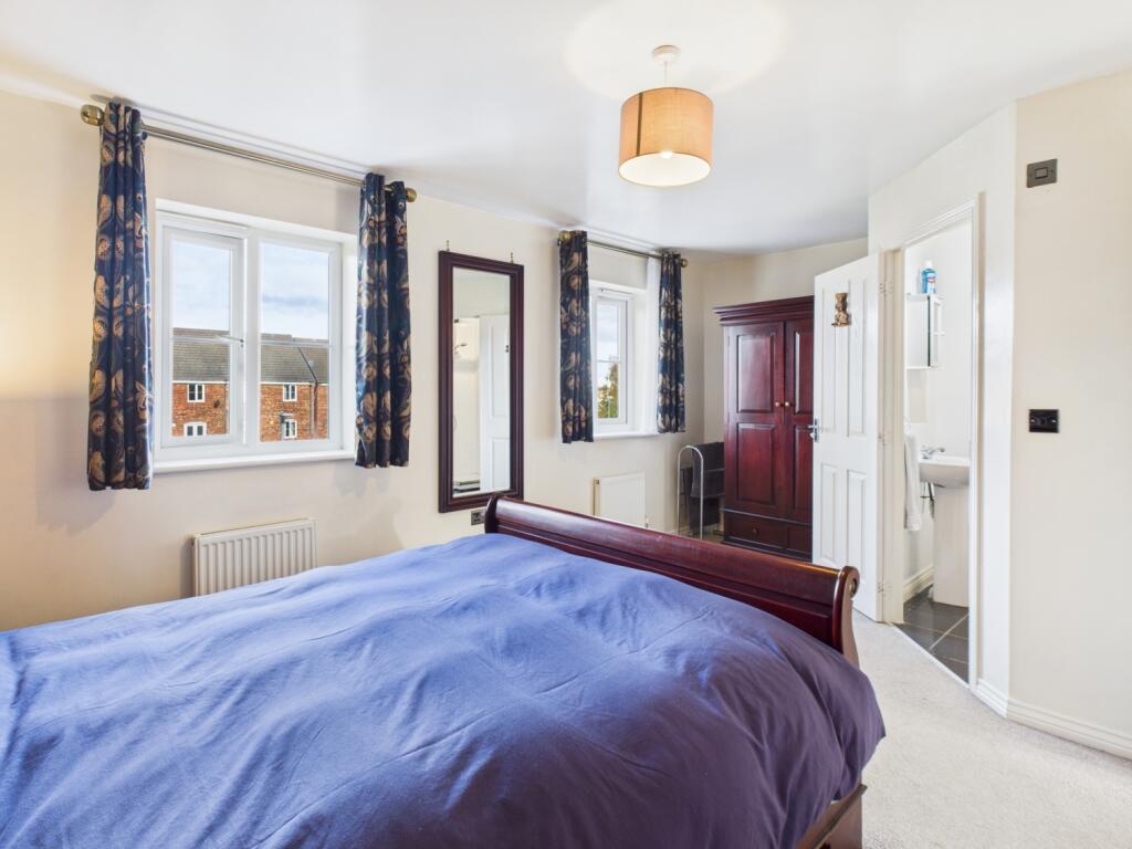 CAM04233G0-PR0036-STILL031