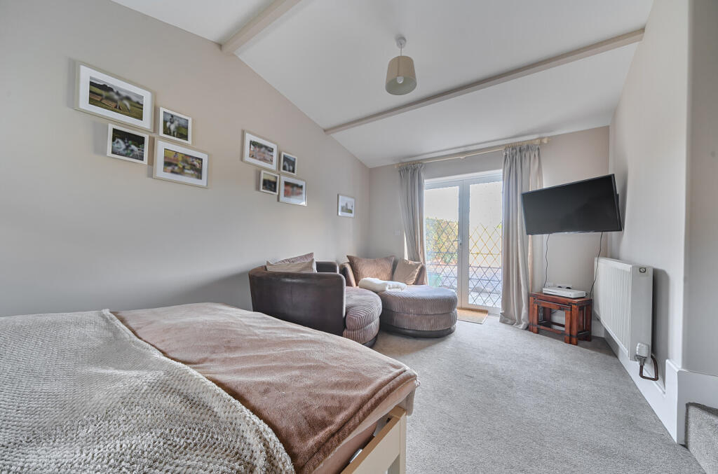 1383937-7-691f39c...