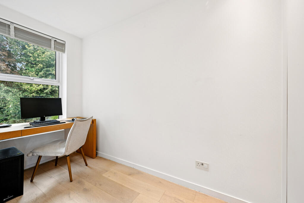 Bedroom / Office