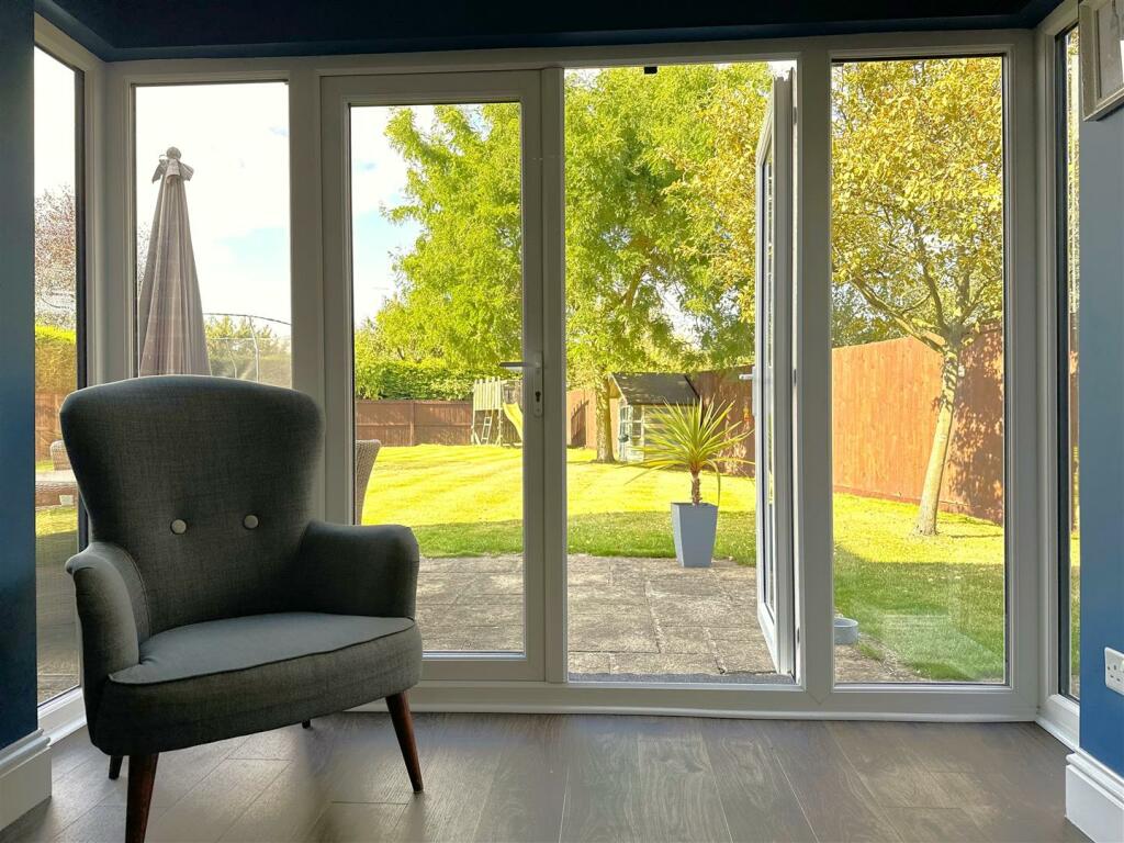 Rear Bay Into Garden 553