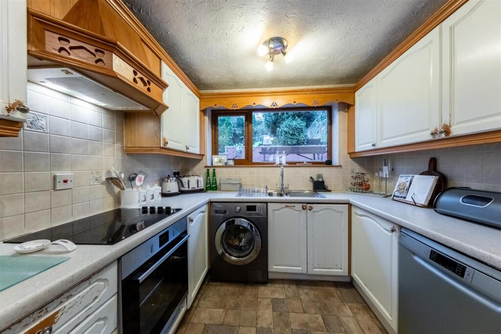 57 Oathills Drive-004.jpg