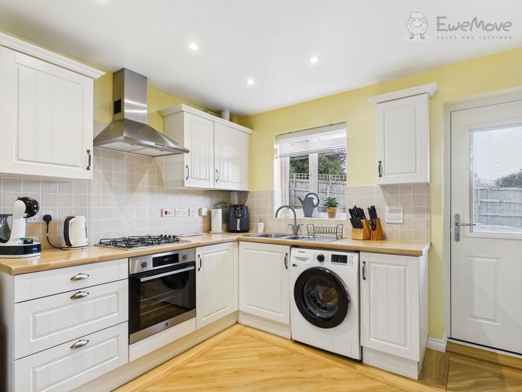 EWEMOVE SOUTH MOLTON - KITCHEN