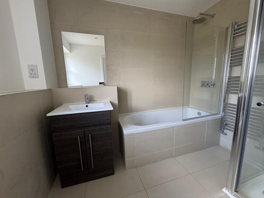 Es T202507021707.jpg