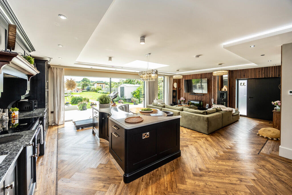 33WHLHudds-040625...