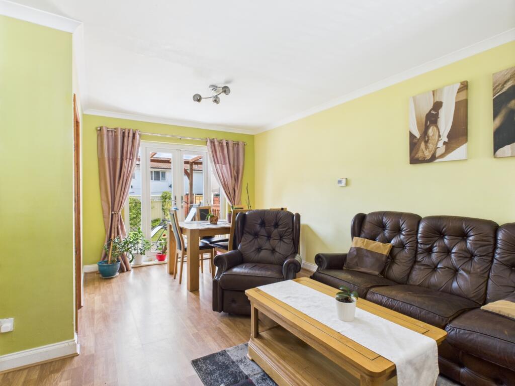 CAM03729G0-PR0085-STILL007