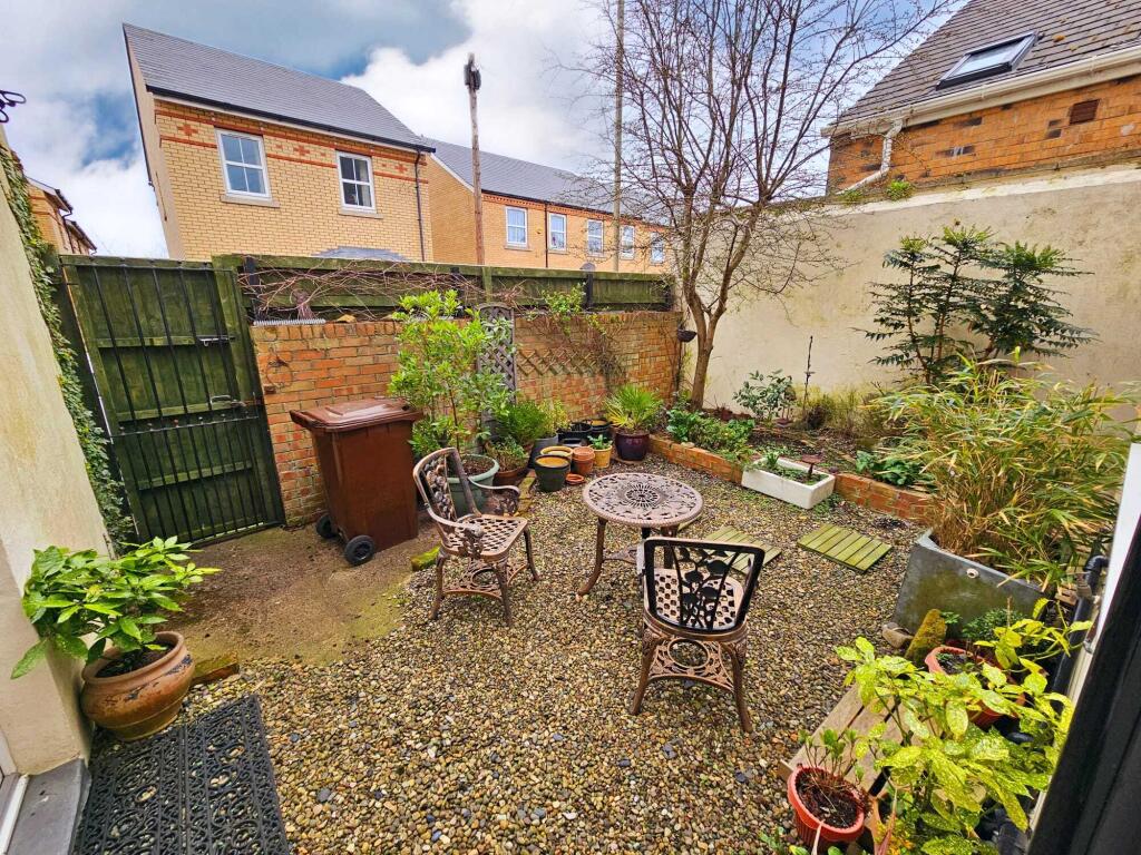 1963ea53-7b28-434d-a1ad-825552d11242