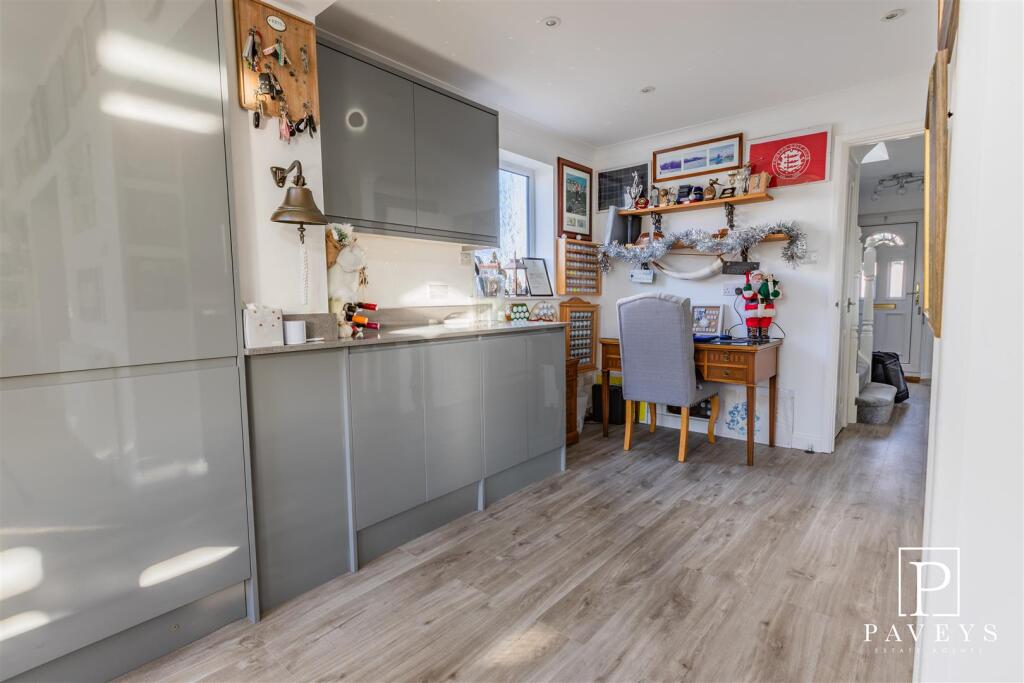 KITCHEN DINER &amp; UTILITY