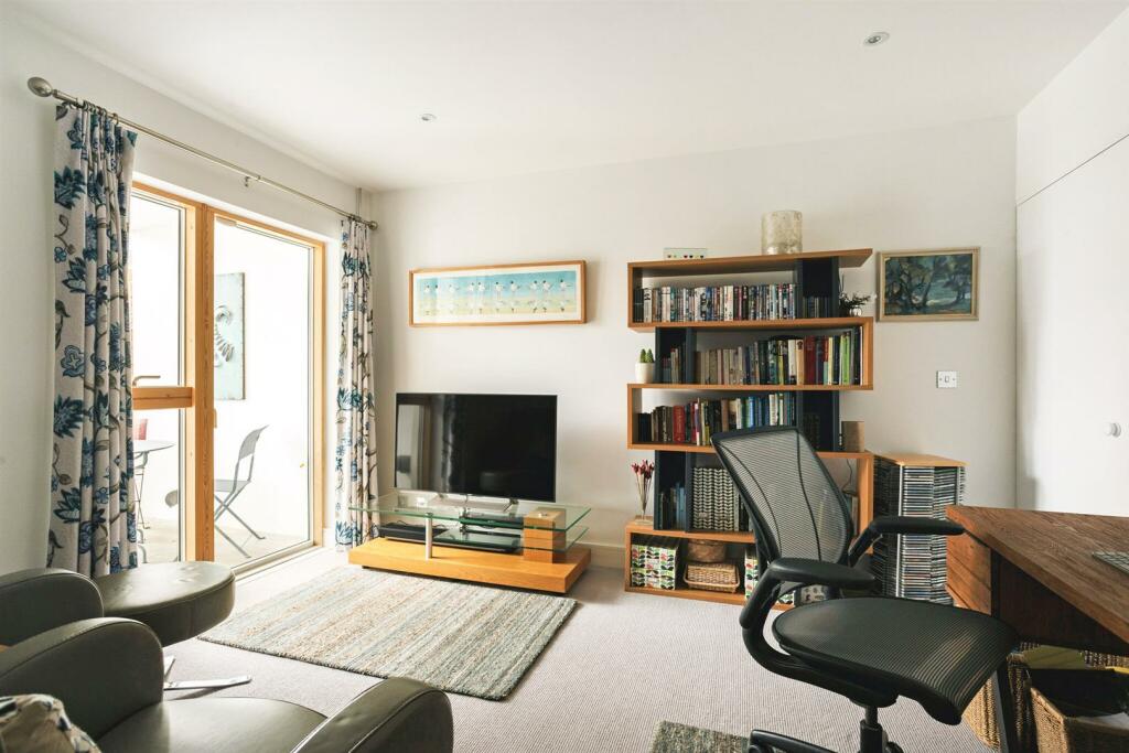 64846_21 Vittoria Walk Cheltenham- (16)_low.jpg