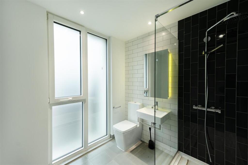 Bathroom 4       .jpg