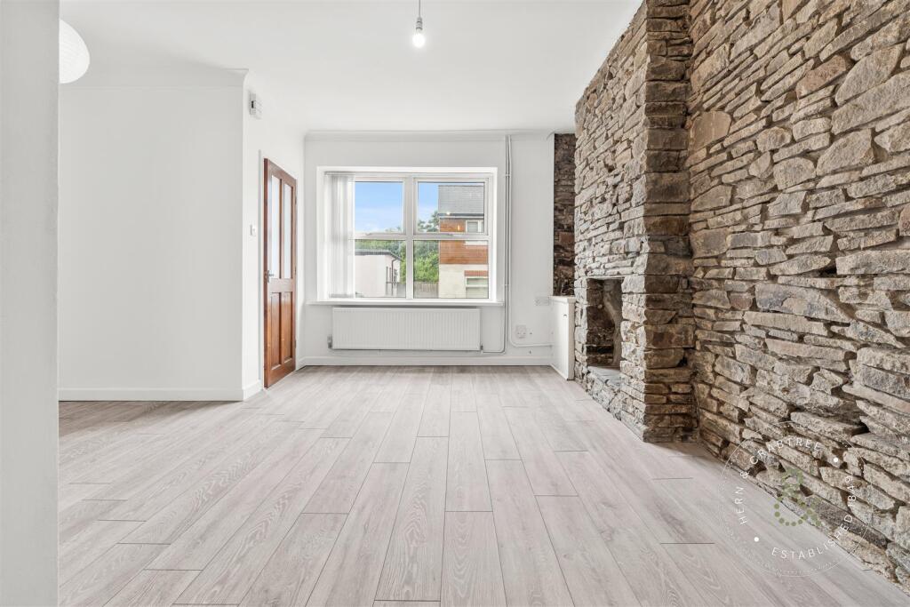 Cardiff Road, Taffs Well (9).jpg