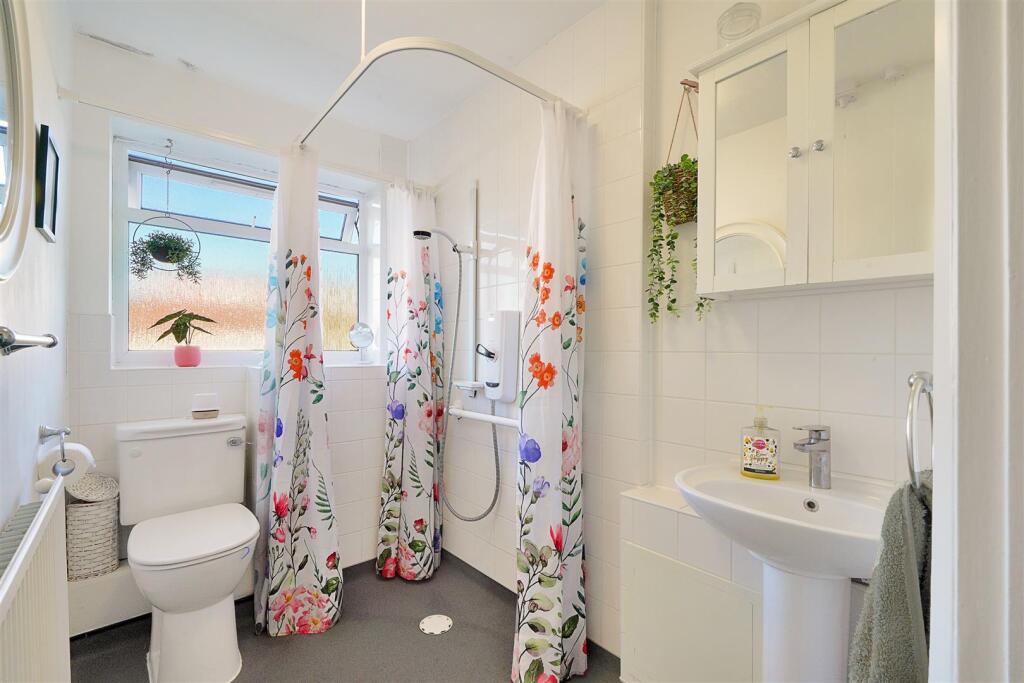 2 Well Close - cYvZSmQBk7ytdtRhH7Hk.jpg