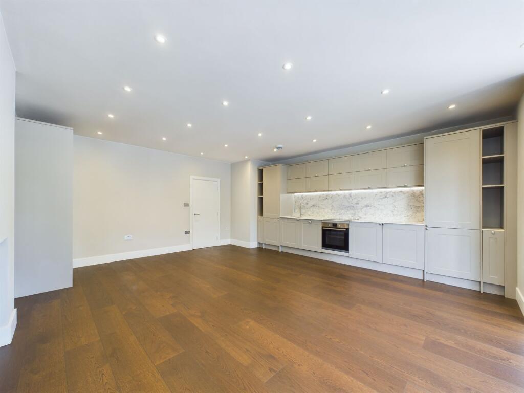 OPEN PLAN KITCHEN