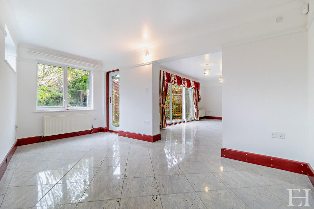 8626755-interiorW...