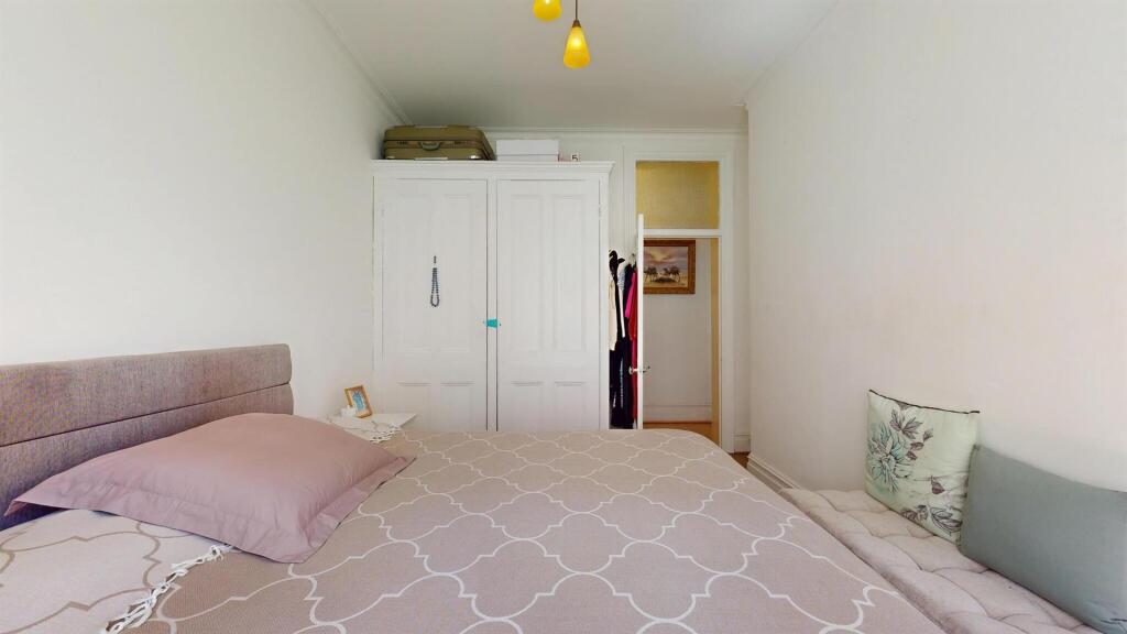 65SMMbedroom2.4.jpg