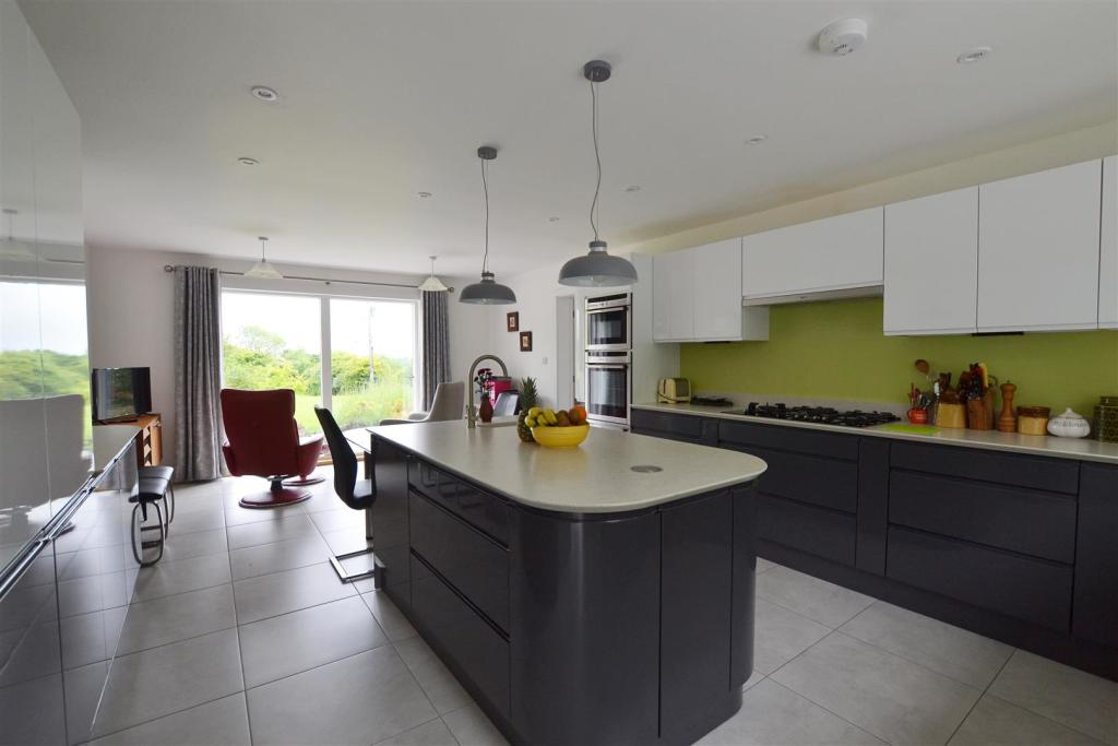 kitchen....JPG