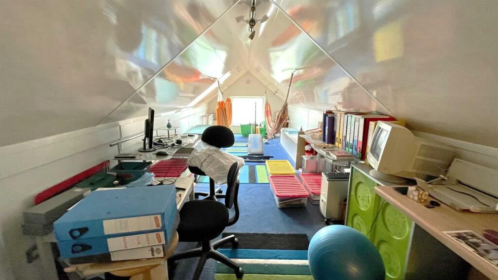 ATTIC ROOM/HOBBIES ROOM