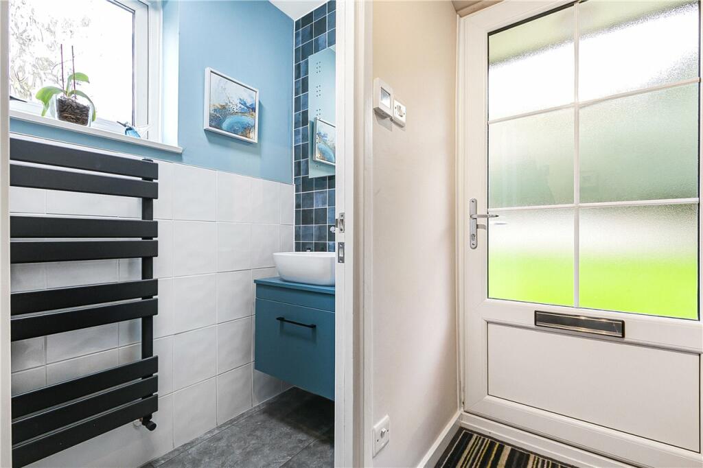 Entrance + WC