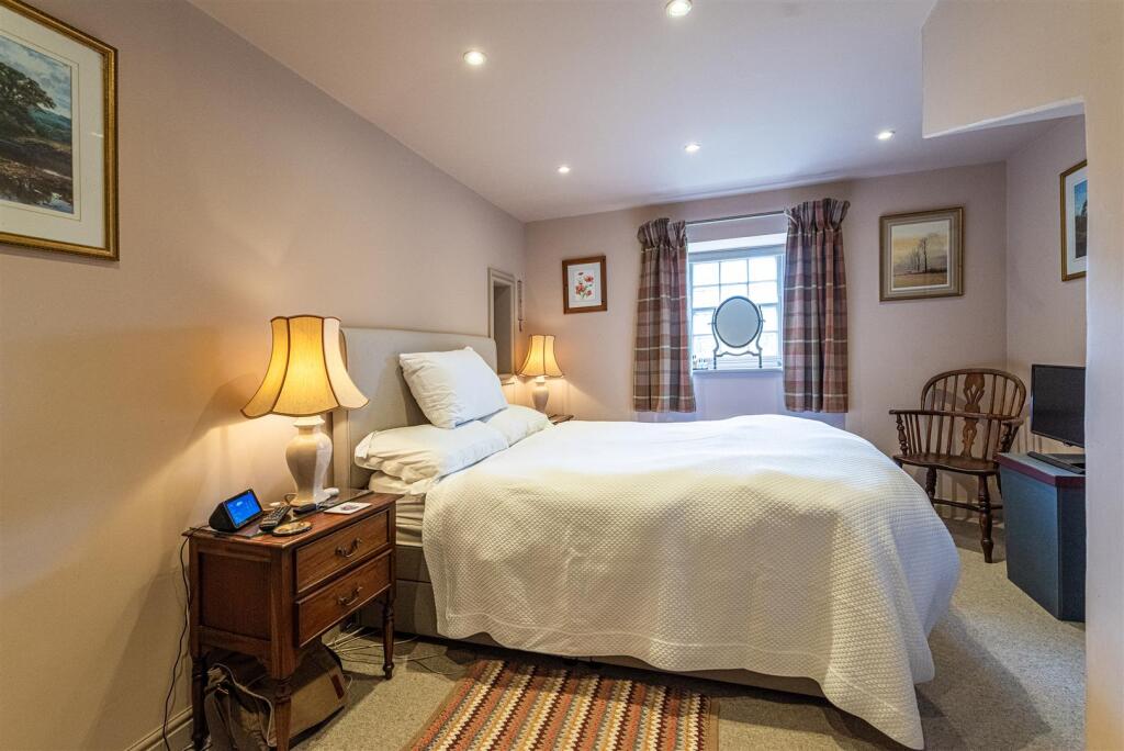 30 Annex Bedroom .jpg