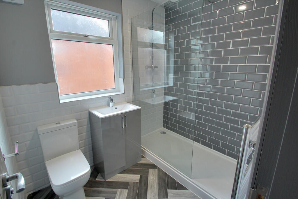 Shared Bathroom suit