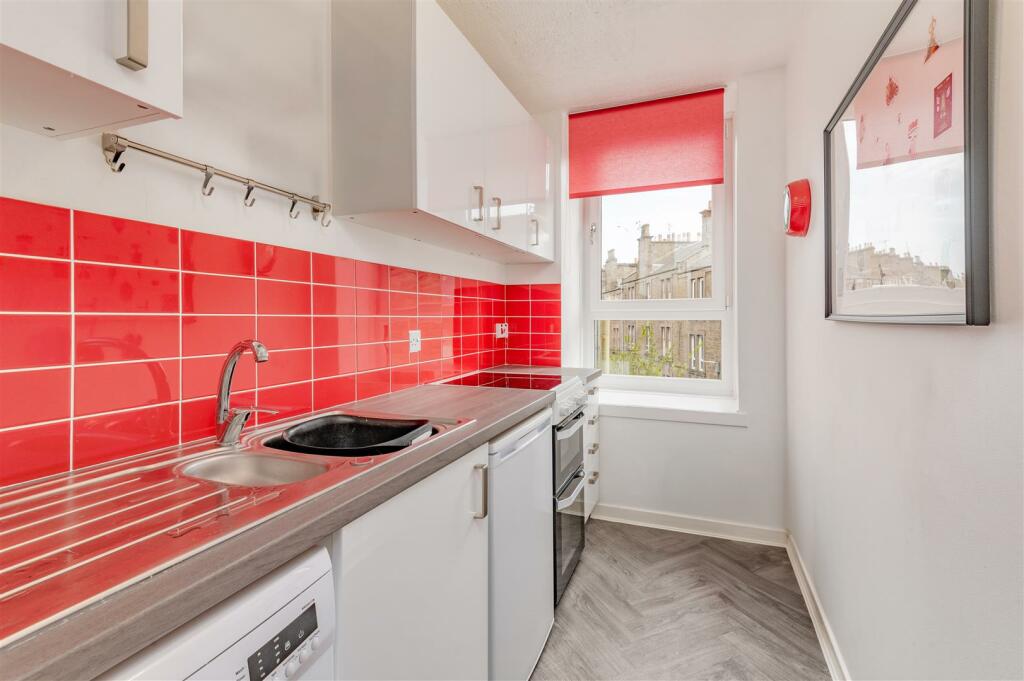 118F Albert Street Dundee-1.JPG
