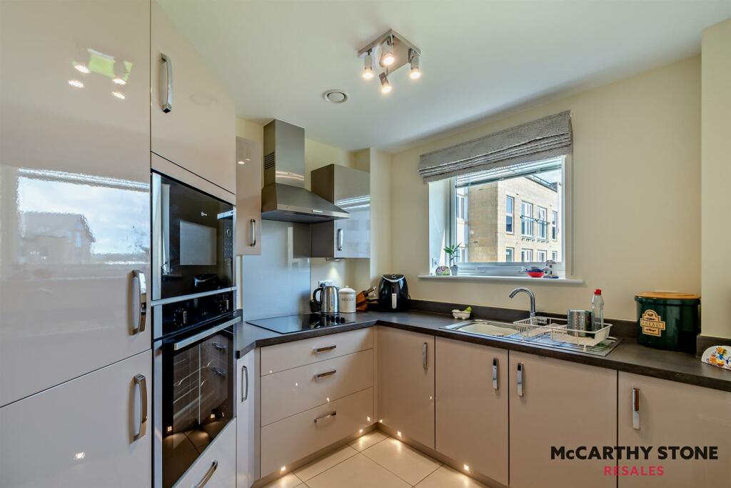 8592257-interior10-800.JPG