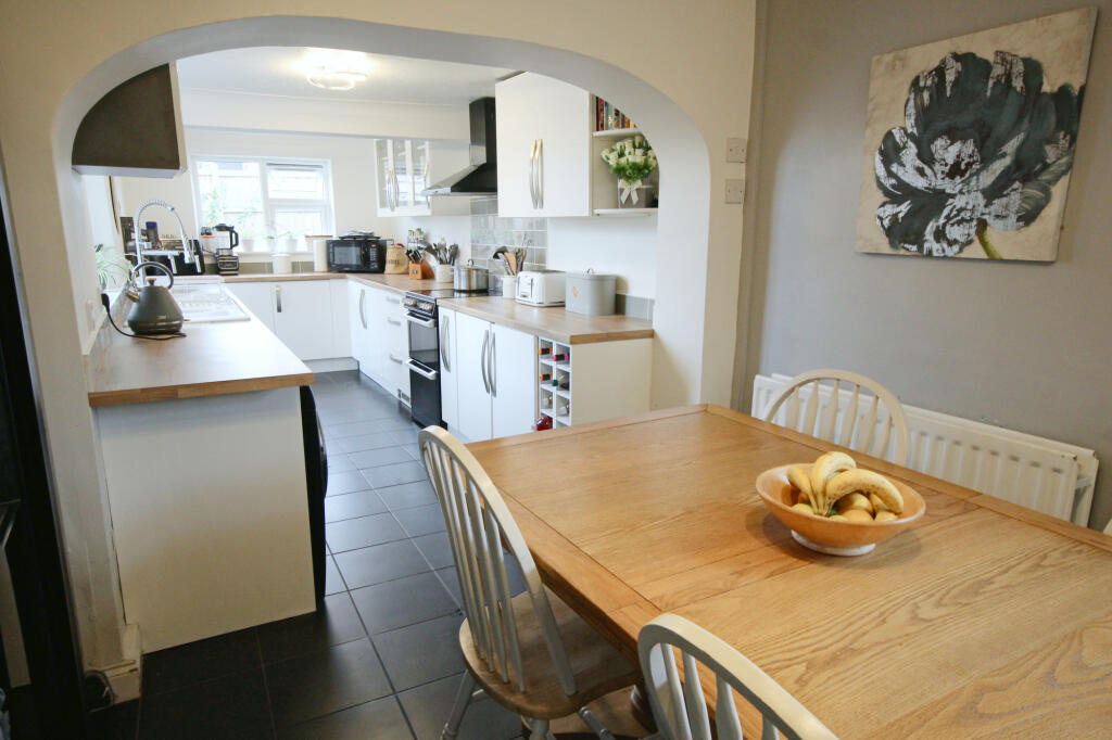 Kitchen/Dining Area