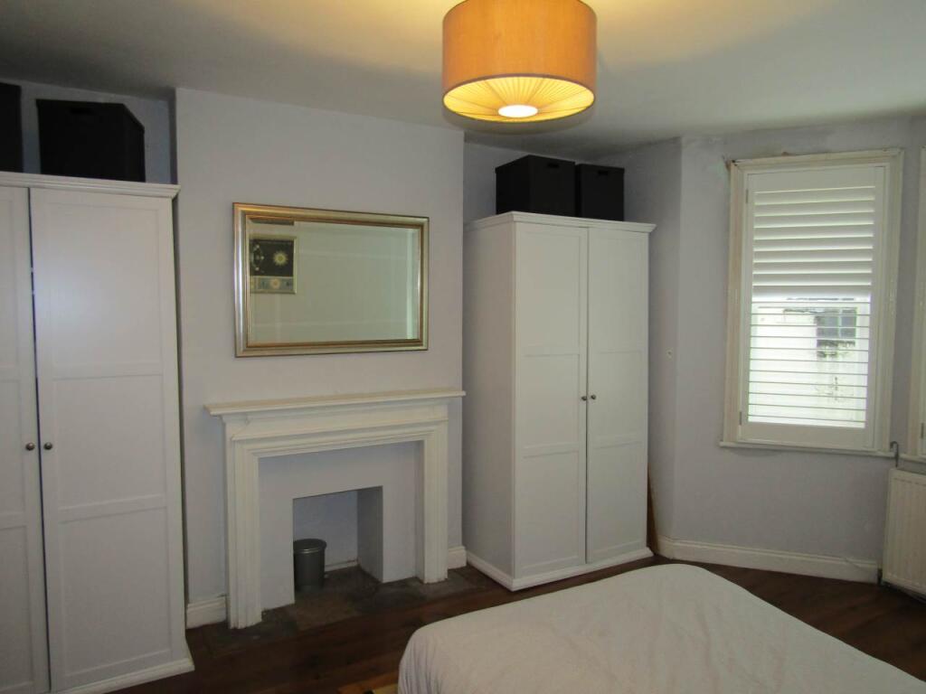 Bedroom pic 2