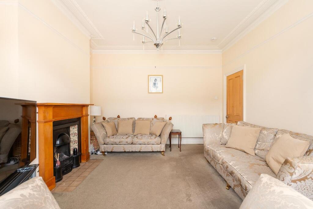 2W4RKE - Living Room B.jpg