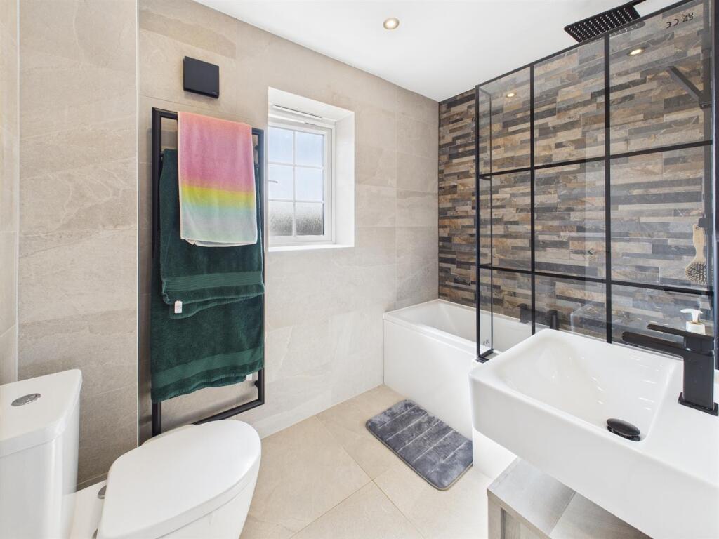 Stunning Family Bathroom