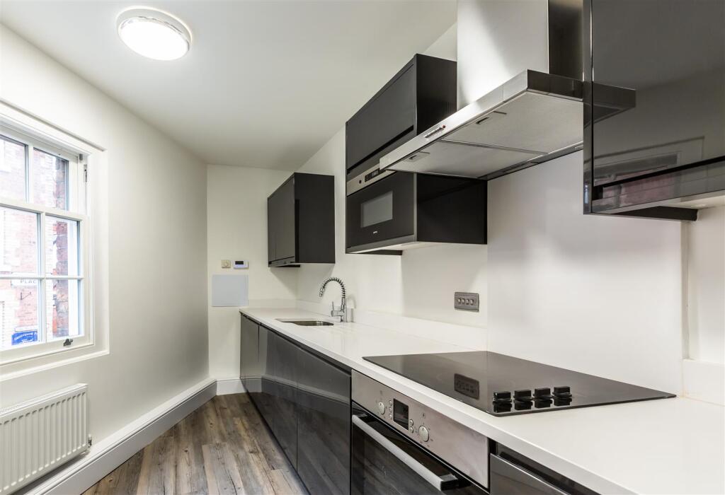 Kitchen 1 full (3 of