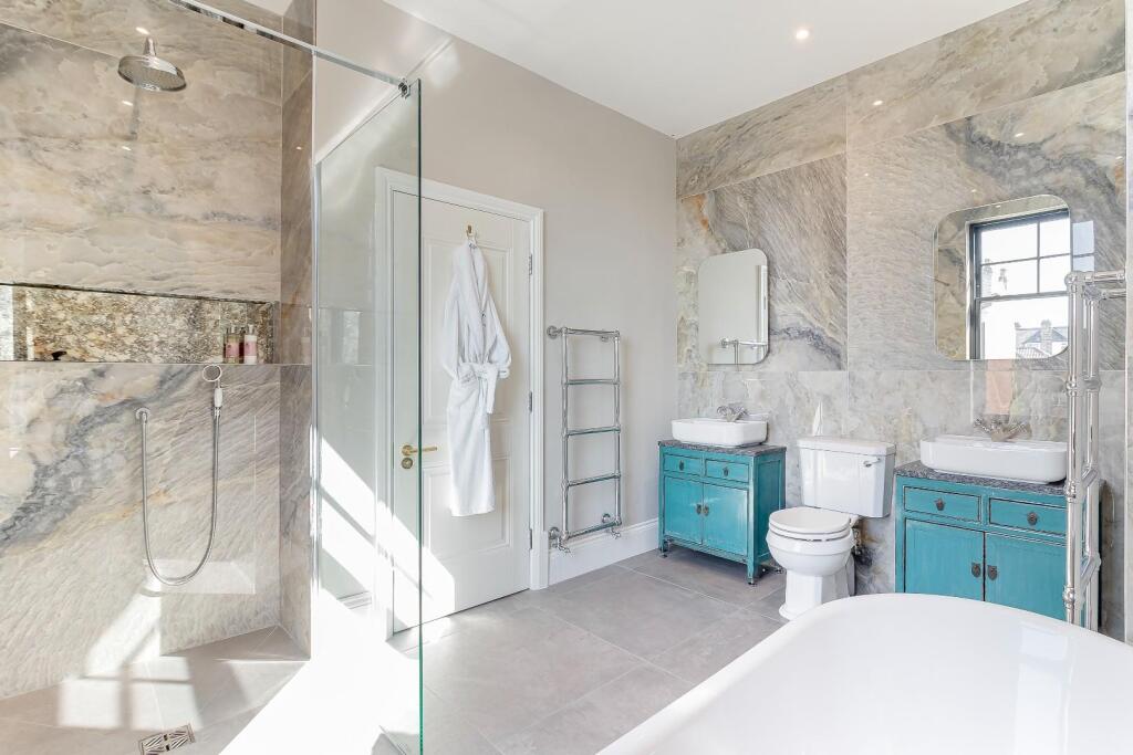 Bedroom 2 Ensuite - B.jpg