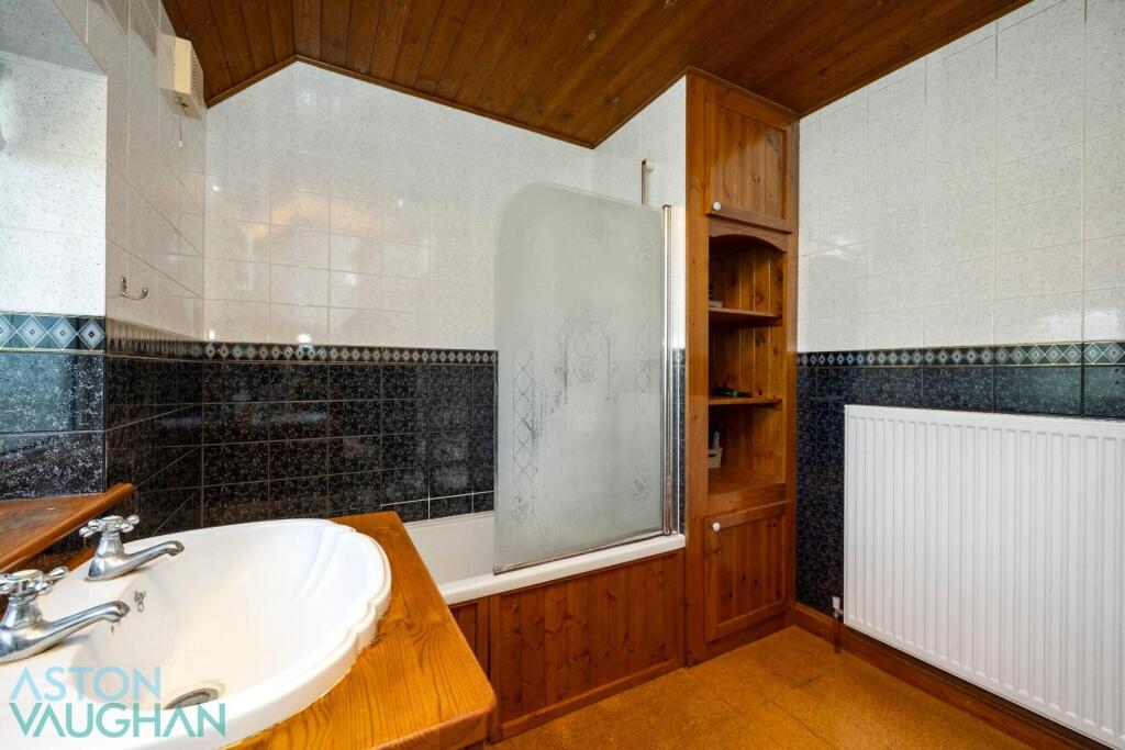 Lyminster Avenue -007.JPG