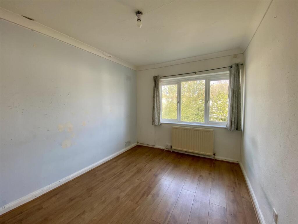 41 Otterburn Gardens Bed 4.jpg