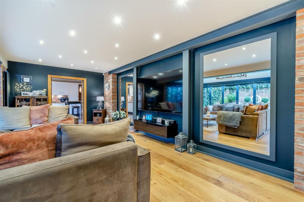 8627183-interior17.jpg
