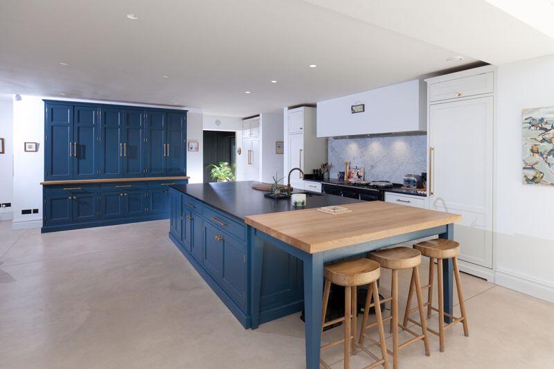 Kitchen / Breakfast Area