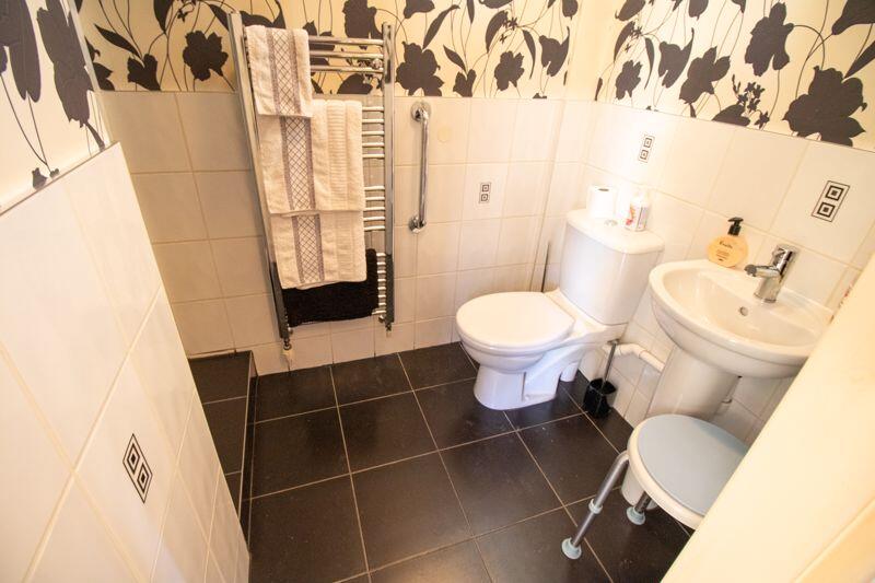 Family bathroom (Ground Floor)