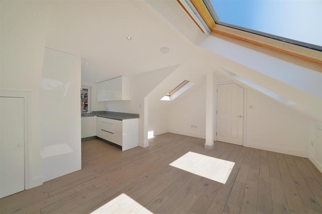 Flat 4, 25 Brougham Road - 0HzSyb3SuNaayMDpEzd9.jp