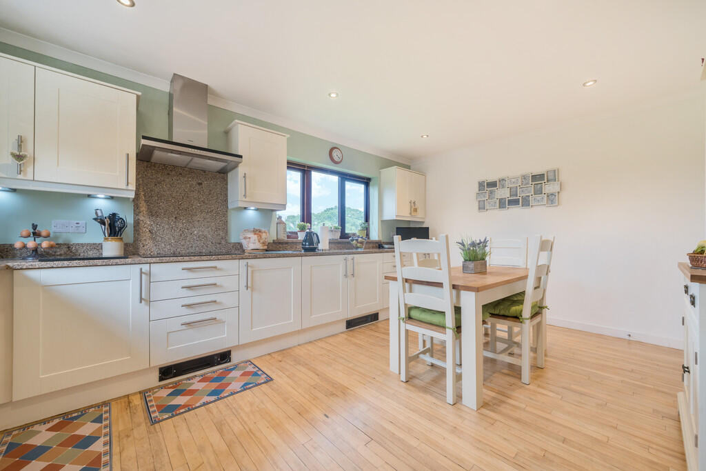 Kitchen/ Dining R...