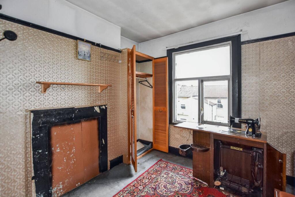 18 Ronver Road, London, SE12 0NJ