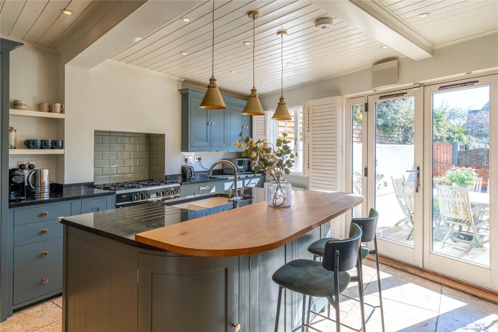Kitchen/Breakfast Rm