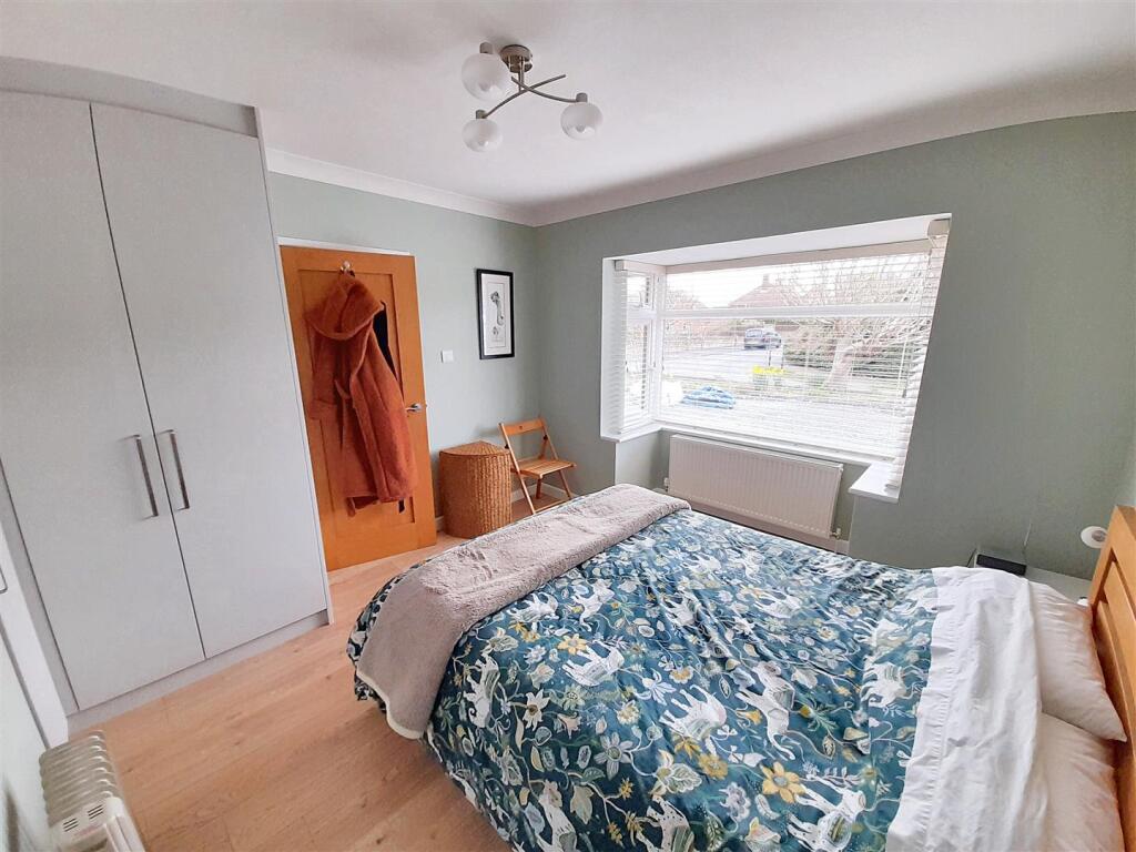 Ground-floor bedroom (4)